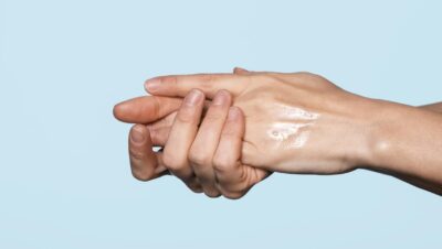 rejuvenece manos secas y agrietadas en 5 minutos 1
